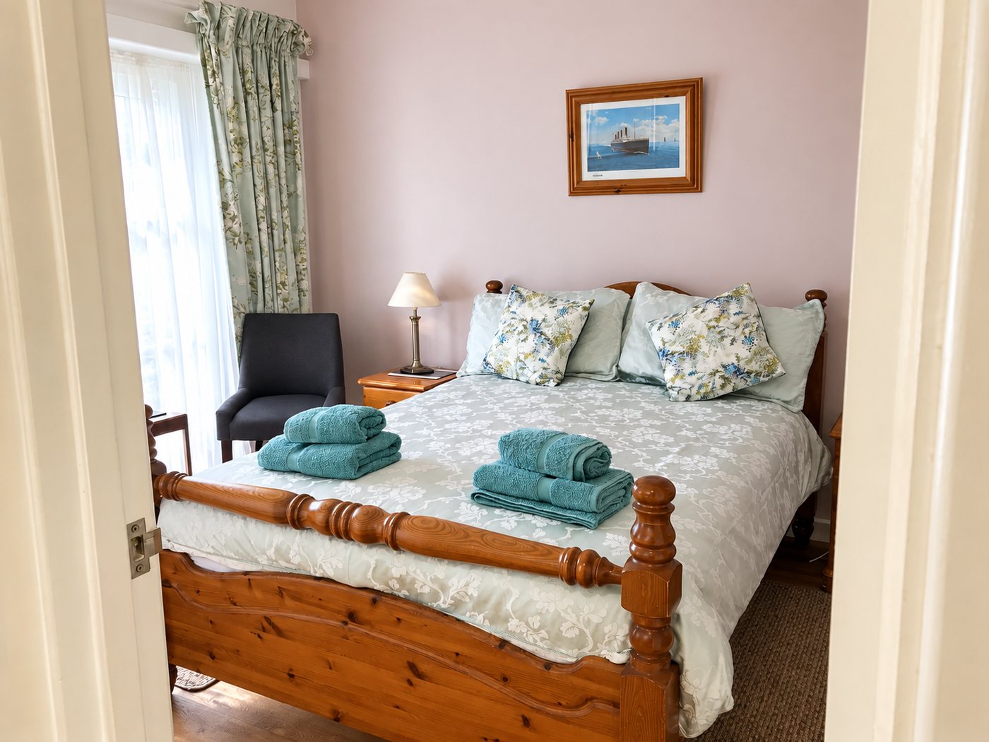 Double room at Lilac Villa with garden-view patio doors